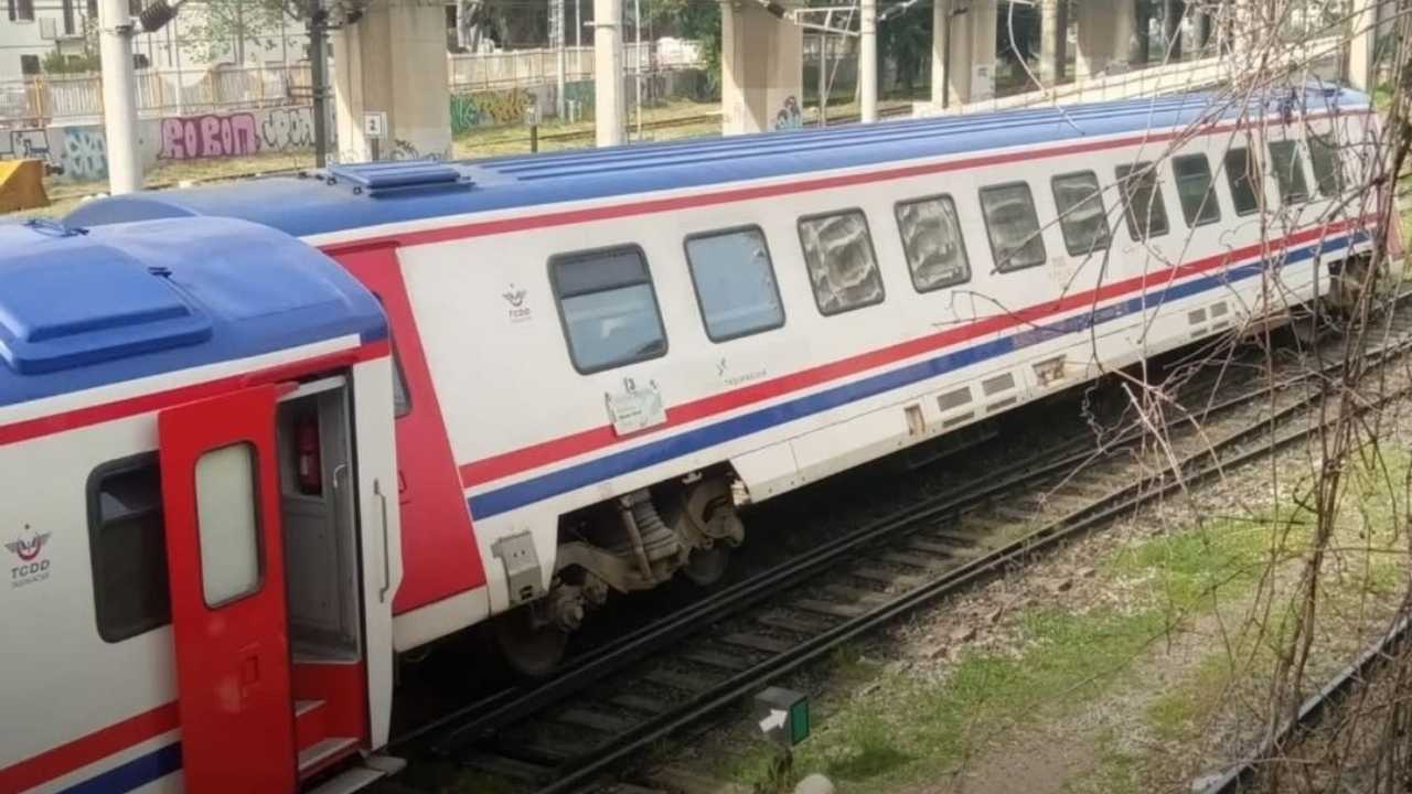 İzmir’de bakım yapılan tren raydan çıktı